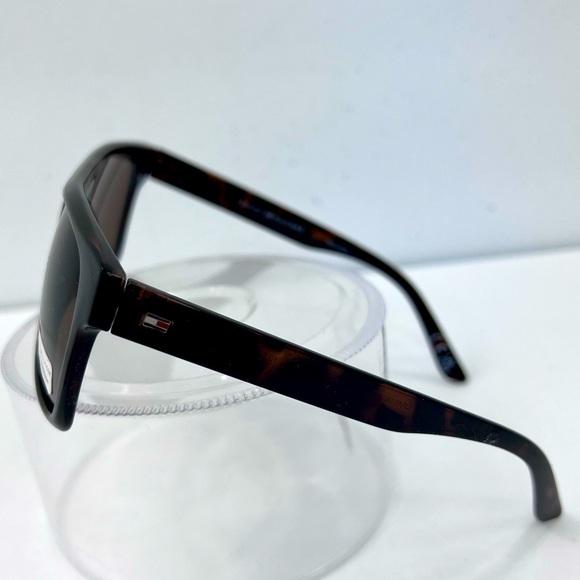 ⭐️TOMMY HILFIGER💯WAFFLE BROWN FRAME, OLIVE GREEN LENSES, SUNGLASSES, **UNISEX** - Picture 2 of 15